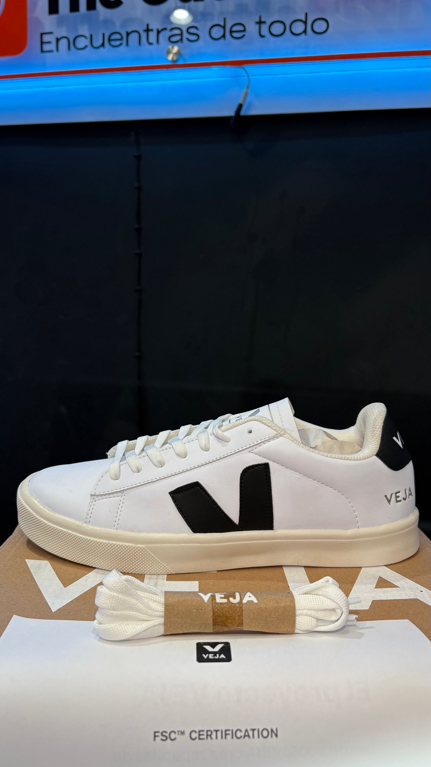 Veja Campo Leather (Blanco y negro)